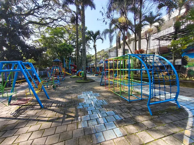 Taman Bermain Outdoor