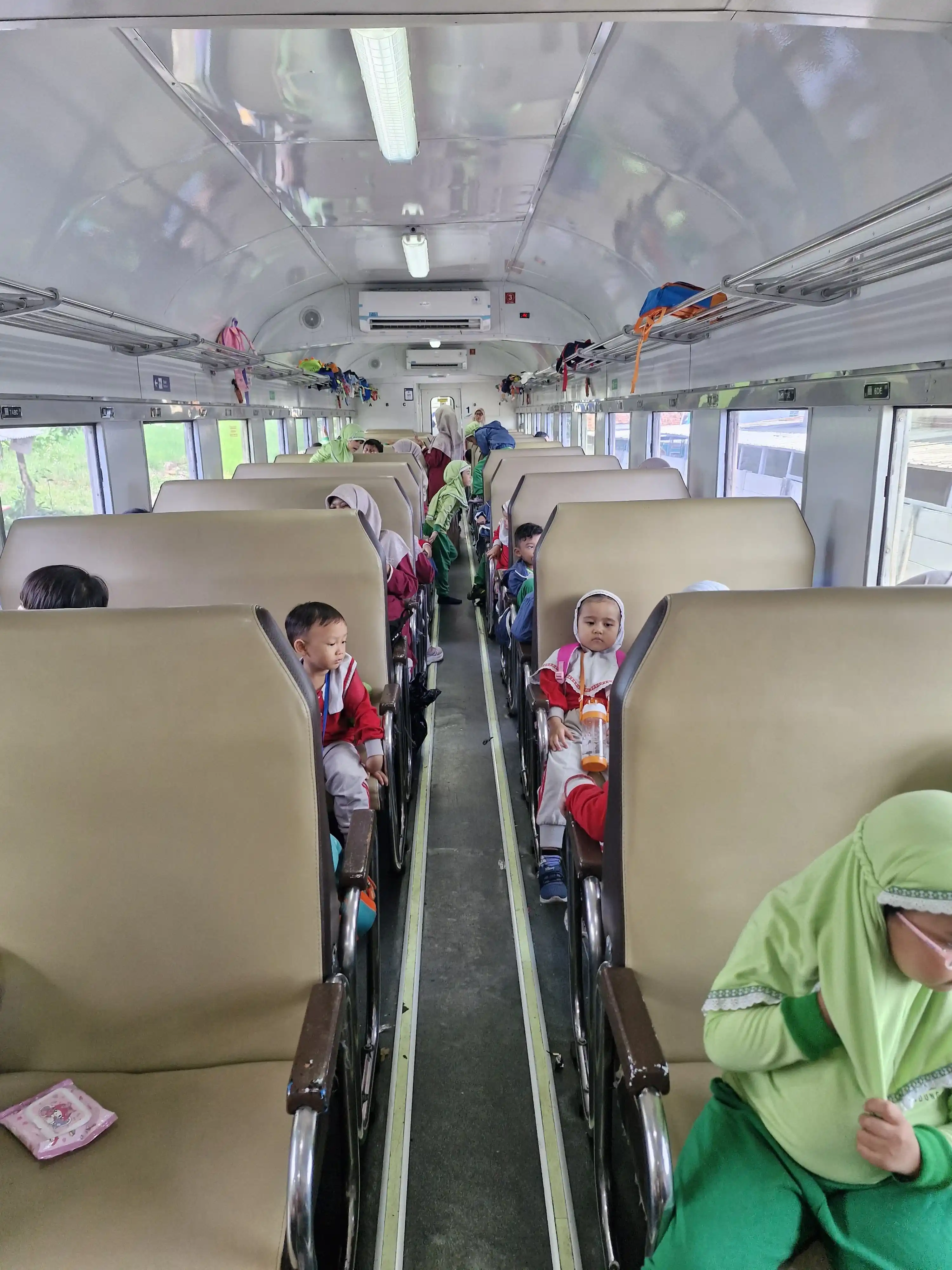 Field Trip Edukatif Naik Kereta Api