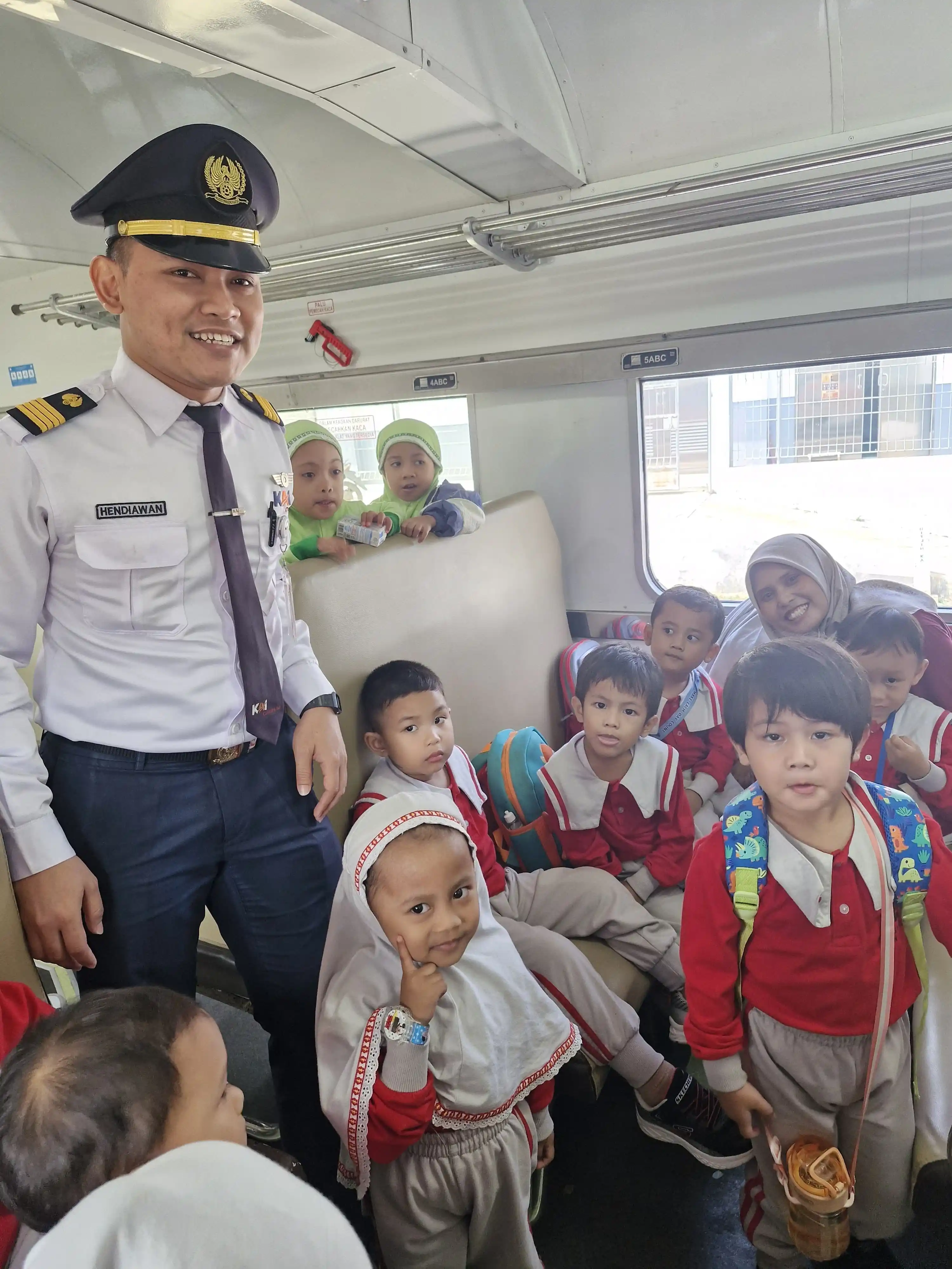 Mengenal Profesi Bersama Masinis KAI