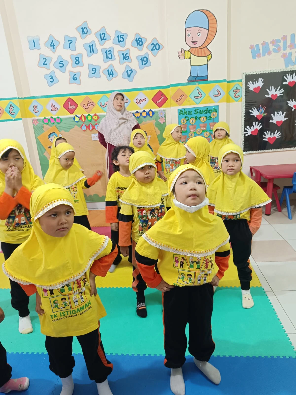 Gerak Irama & Lagu Ceria Dalam Kelas