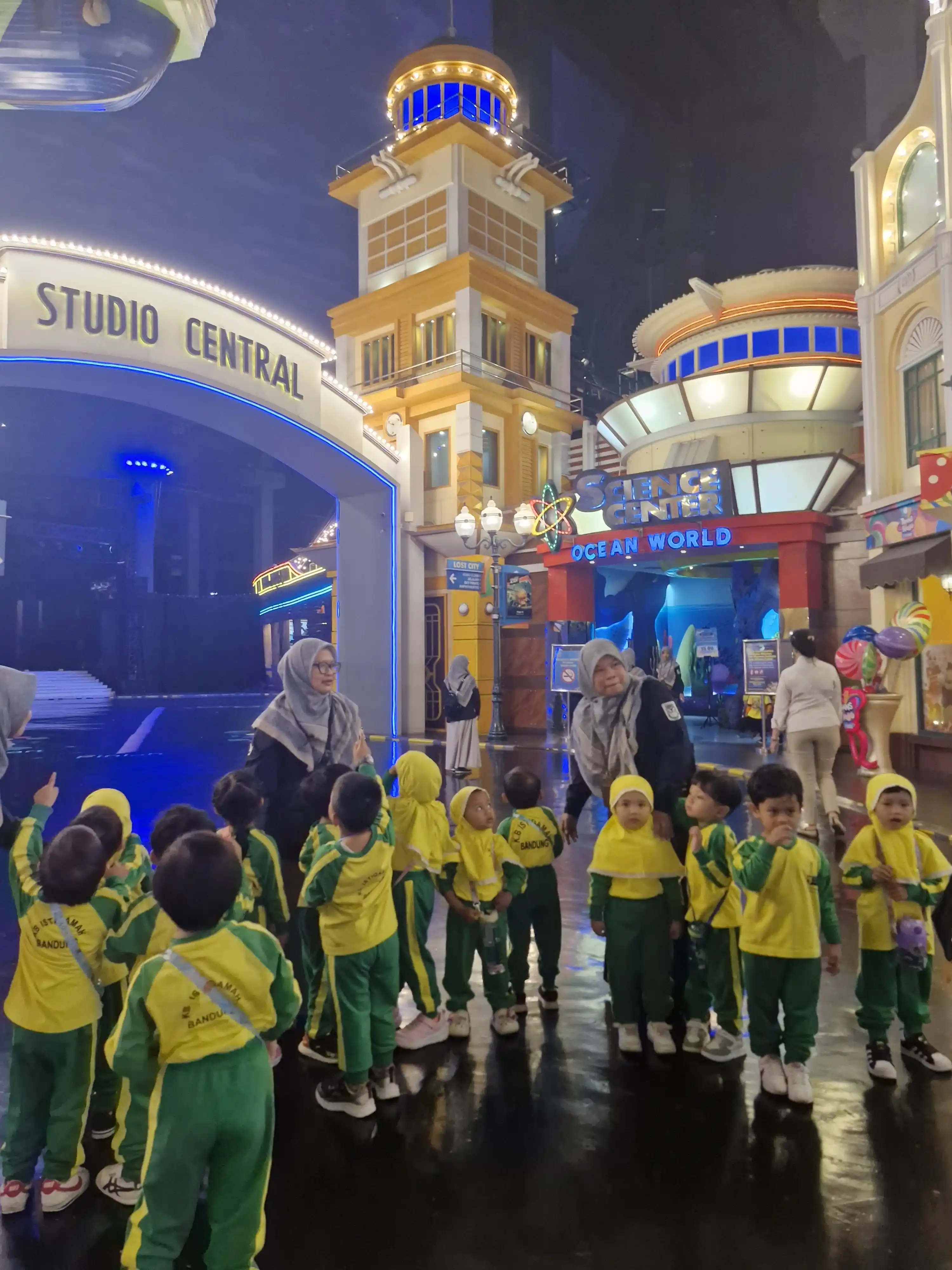 Eksplorasi Sains di Science Center Ocean World