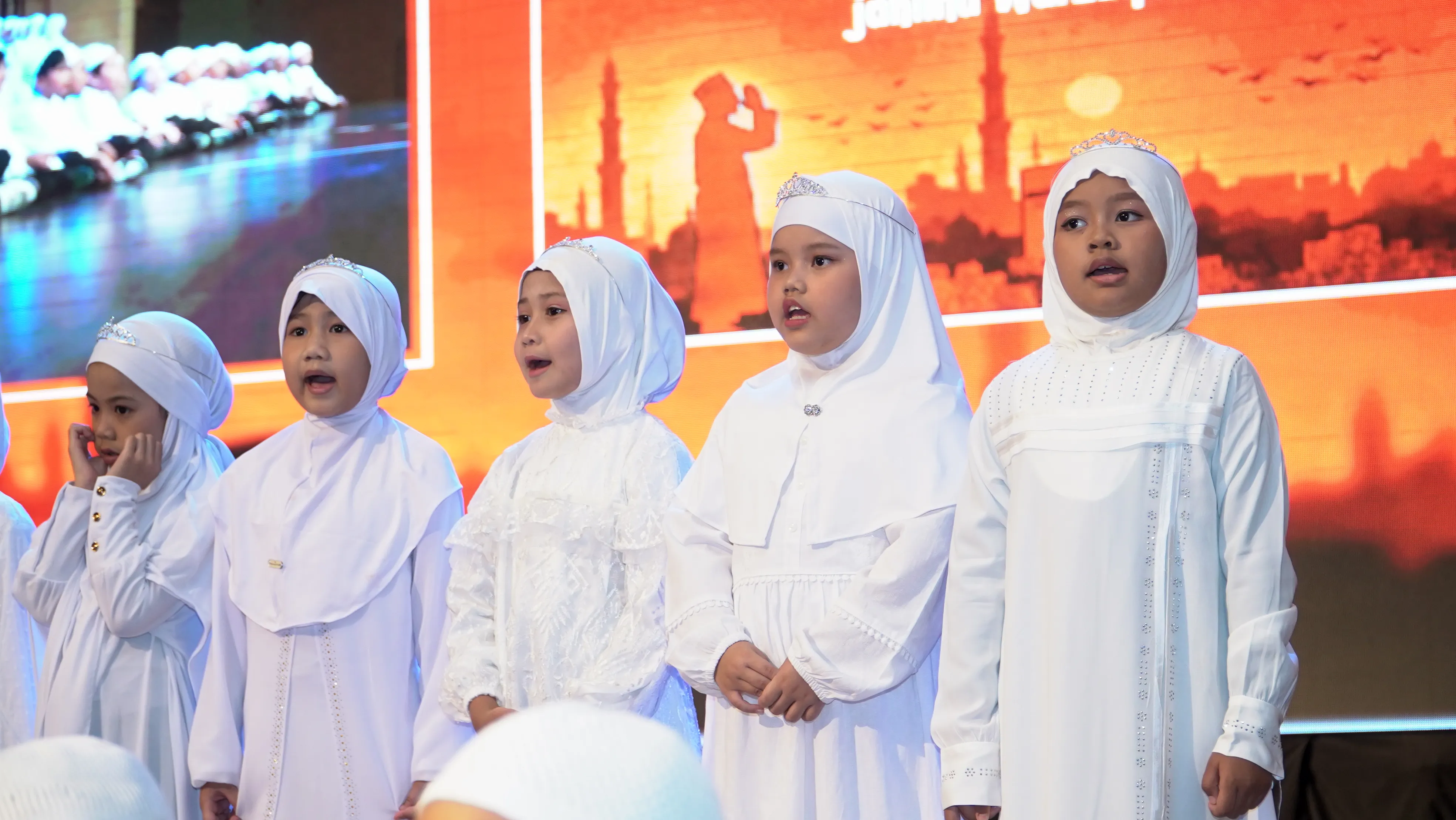 Lantunan Asmaul Husna Santriwati