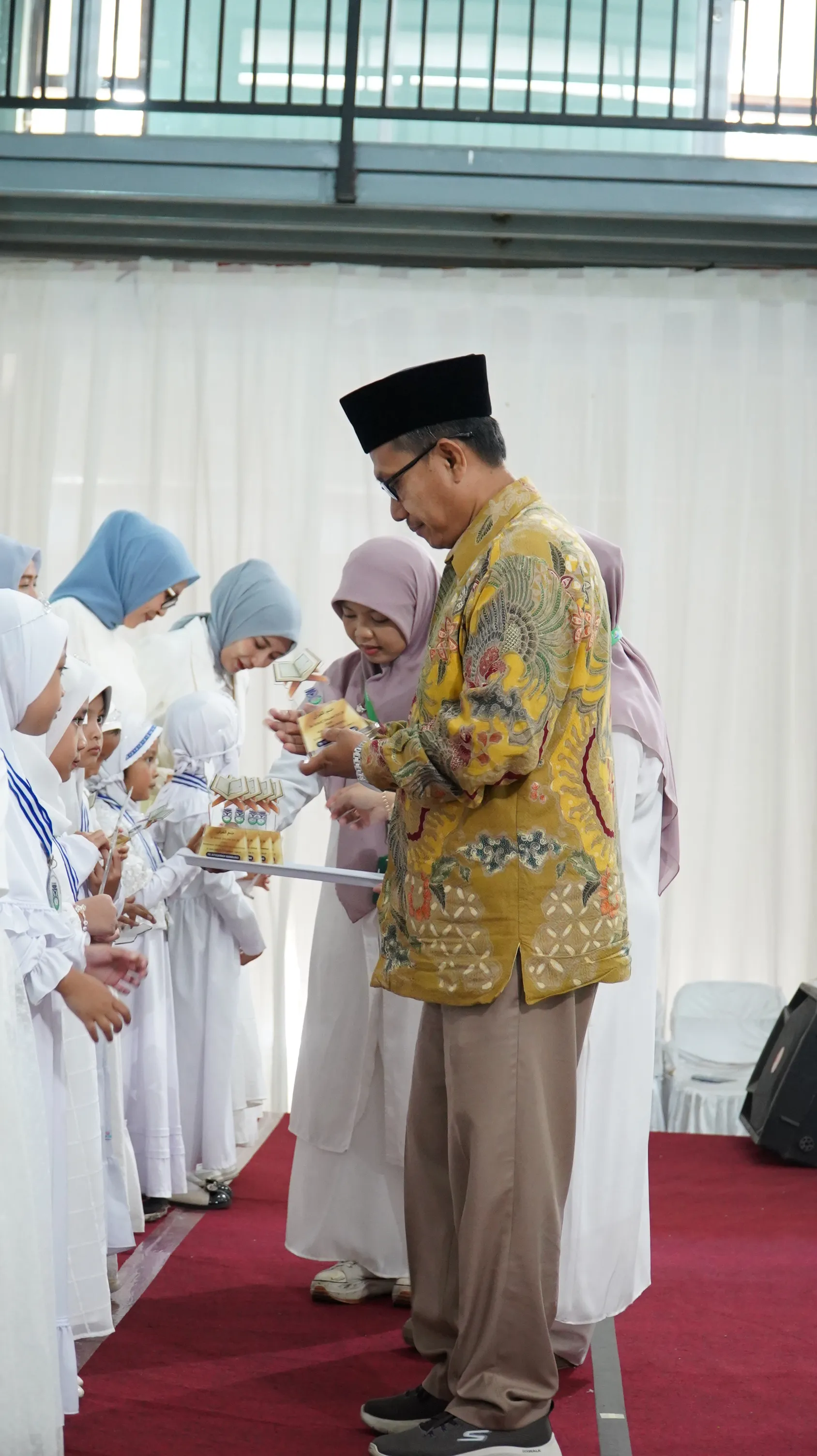 Penyerahan Plakat Apresiasi Siswa