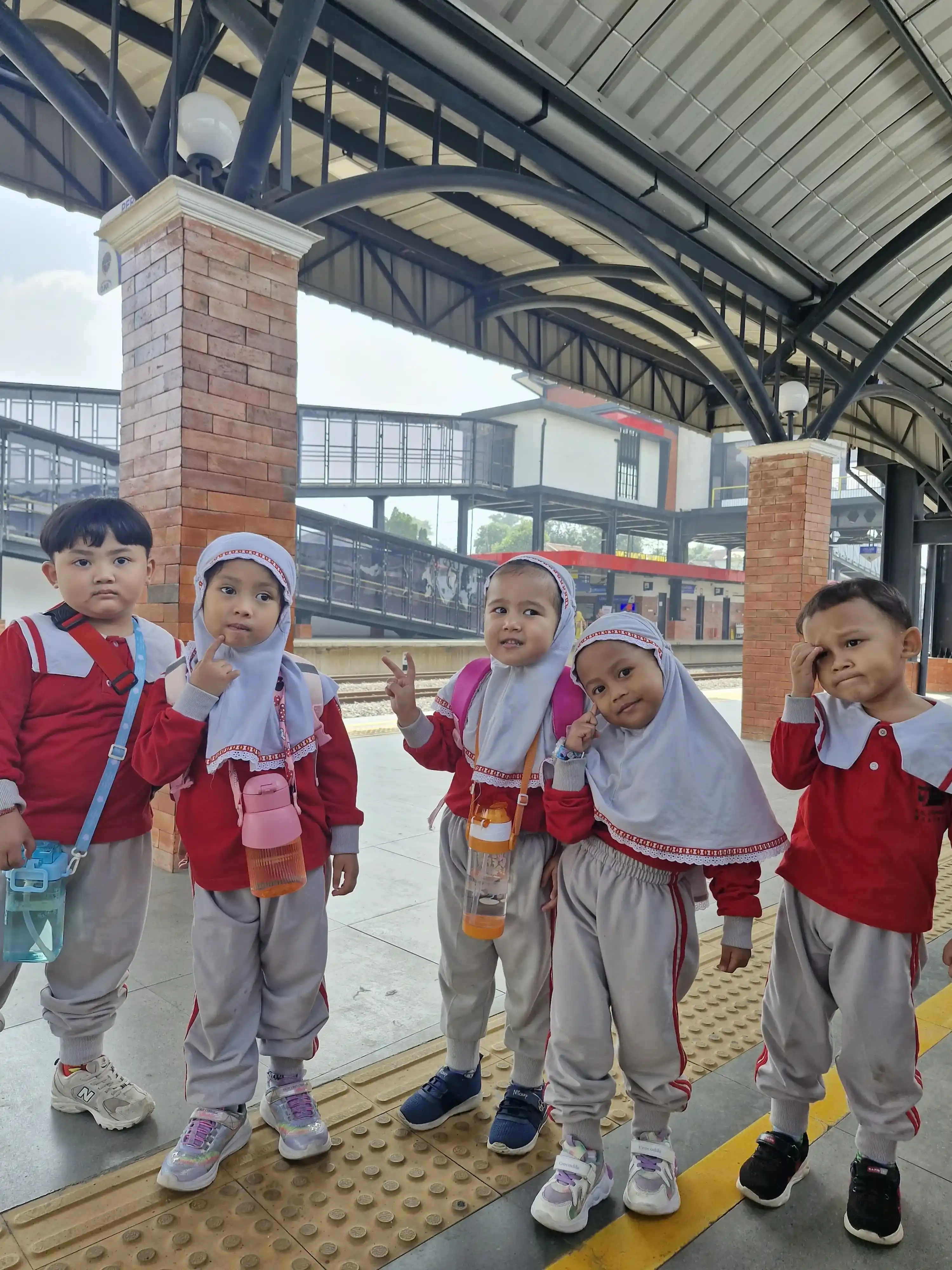 Tertib & Disiplin di Peron Stasiun Kereta